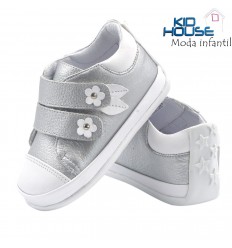 Tennis gris velcro con flores no tuerce