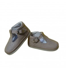 Zapato no tuerce niña