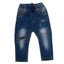 Pantalón jean azul con diseño